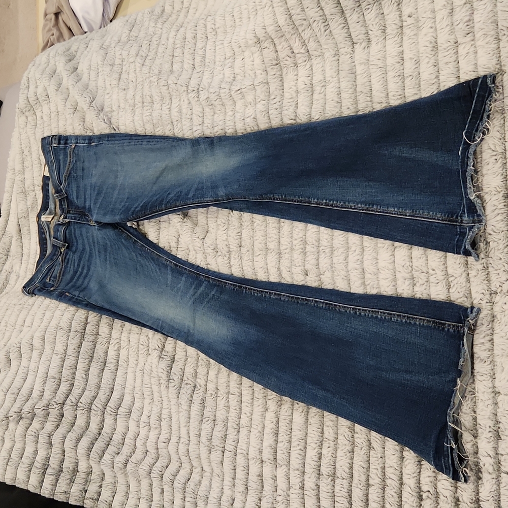 Medium wash "elephant bell" Rag & bone flare jeans size 31!